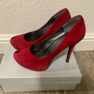 Jessica Simpson pumps